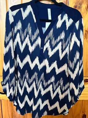 PerSeption Concept Navy & White Zigzag V-Neck Blouse